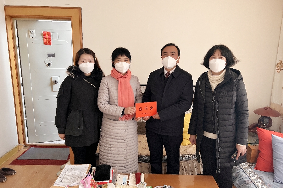 慰问老领导 舒东清